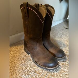 Ariat women’s cowboy boots